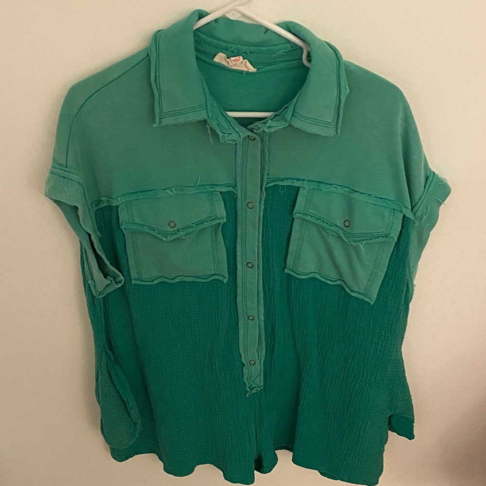 Peach Love California Two-Tone Green Button Down Shirt